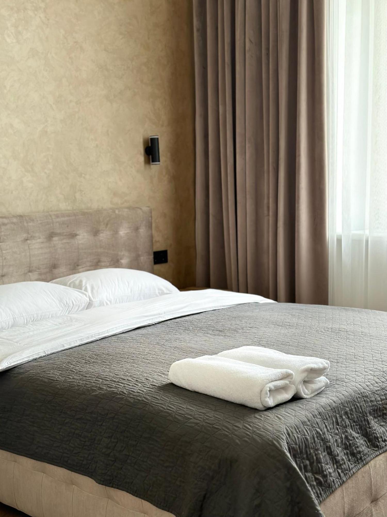 Romantic - In The Center Of , King-size Bed Apartment Lviv
