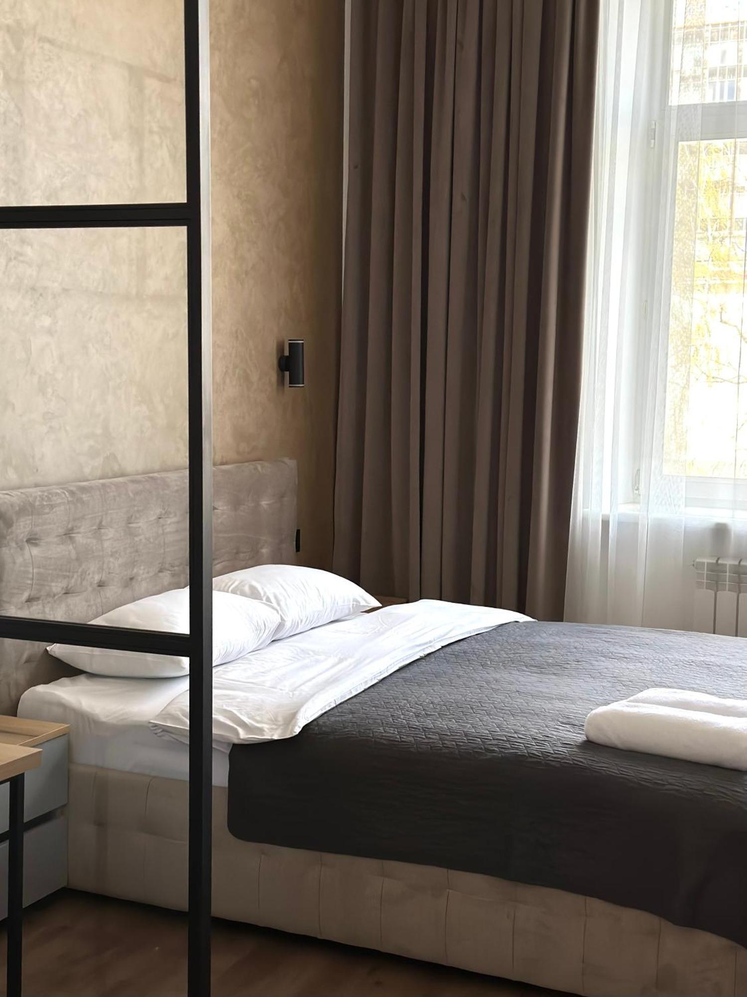 Romantic - In The Center Of , King-size Bed *